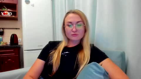 Snapshot of _miss_eva_ chatting on 14, 9, 2025 Eva online show from 14, 9, 2025