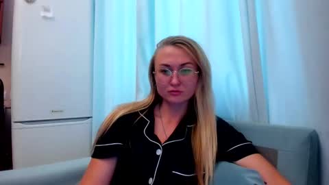 Snapshot of _miss_eva_ chatting on 20, 9, 2025 Eva online show from 20, 9, 2025