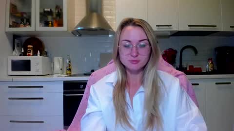 Snapshot of _miss_eva_ chatting on 2, 10, 2025 Eva online show from 2, 10, 2025