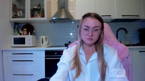 Snapshot of _miss_eva_ chatting on 6, 10, 2025 Eva online show from 6, 10, 2025