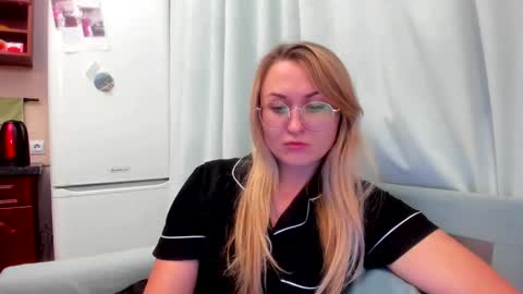 Snapshot of _miss_eva_ chatting on 10, 10, 2025 Eva online show from 10, 10, 2025