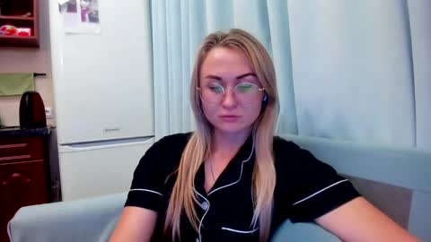 Snapshot of _miss_eva_ chatting on 16, 10, 2025 Eva online show from 16, 10, 2025