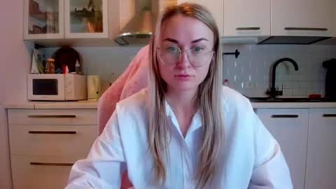 Snapshot of _miss_eva_ chatting on 20, 10, 2025 Eva online show from 20, 10, 2025