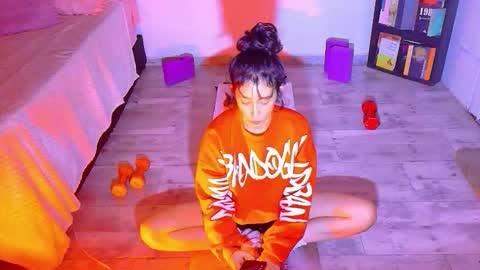 Snapshot of _miss_karoline chatting on 14, 10, 2025 karoline uwu online show from 14, 10, 2025