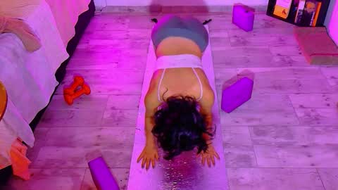 Snapshot of _miss_karoline chatting on 28, 10, 2025 karoline uwu online show from 28, 10, 2025