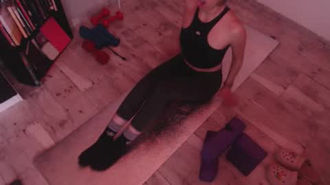 Snapshot of _miss_karoline chatting on 17, 12, 2025 karoline uwu online show from 17, 12, 2025