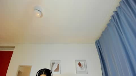 independent model natha online show from 30, 1, 2025