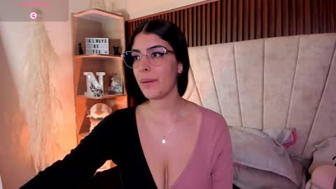 Niah  You can call me Ni or cutie haha online show from 21, 10, 2025