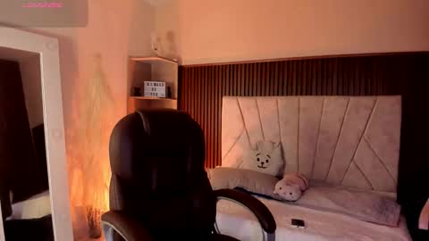 Niah  You can call me Ni or cutie haha online show from 5, 11, 2025