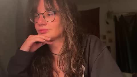 Snapshot of _nyxo chatting on 25, 3, 2026 Mila online show from 25, 3, 2026