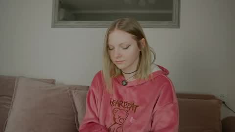 Snapshot of _penisflytrap_ chatting on 22, 4, 2026 Viktoria online show from 22, 4, 2026