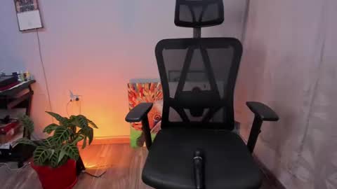 Snapshot of _purplecherry_ chatting on 5, 3, 2025 Cherr online show from 5, 3, 2025