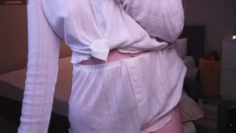 Snapshot of _r_i_n_a_ chatting on 11, 4, 2026 Rina online show from 11, 4, 2026