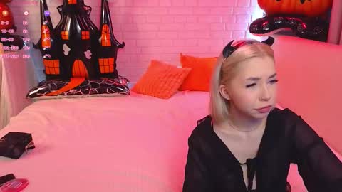 Snapshot of _ramune_ chatting on 28, 10, 2025 Merlizz Eva Jane Mila Nicole left to right online show from 28, 10, 2025