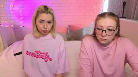 Snapshot of _ramune_ chatting on 22, 11, 2025 Merlizz Eva Jane Mila Nicole left to right online show from 22, 11, 2025