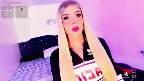 Snapshot of _rosedewitt_ chatting on 14, 11, 2025 Rose De Witt online show from 14, 11, 2025