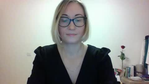 Snapshot of _sandyqueen__ chatting on 30, 11, 2025 _sandyqueen__ online show from 30, 11, 2025