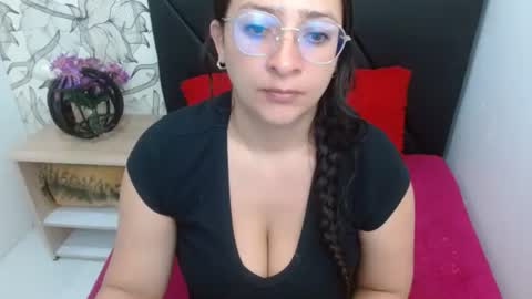_saraximena_ online show from 28, 5, 2026