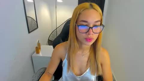 Snapshot of _scarlet_0 chatting on 31, 3, 2026 Valerie online show from 31, 3, 2026