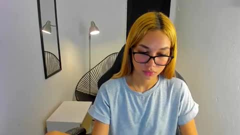 Snapshot of _scarlet_0 chatting on 9, 4, 2026 Valerie online show from 9, 4, 2026