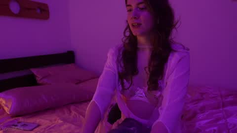 Snapshot of _sensualia_ chatting on 9, 4, 2026 Lia online show from 9, 4, 2026