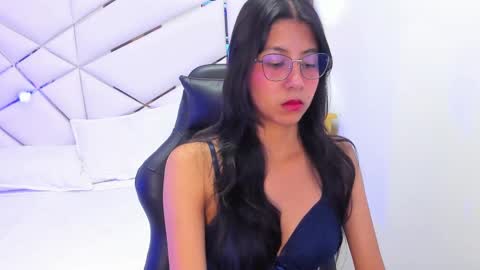 Snapshot of _skinnydoll chatting on 19, 9, 2025 Lana online show from 19, 9, 2025