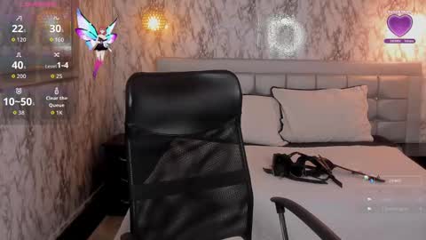 Snapshot of _skinnydoll chatting on 10, 10, 2025 Lana online show from 10, 10, 2025