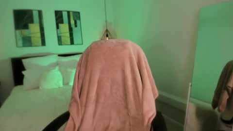 Snapshot of _sofi_spark chatting on 16, 12, 2025 Sofi Follow me online show from 16, 12, 2025