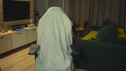 OLIVERpvt is open online show from 24, 11, 2025