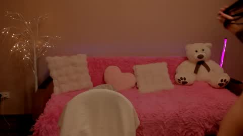 Snapshot of _stella_aa chatting on 4, 4, 2026 _stella_aa online show from 4, 4, 2026