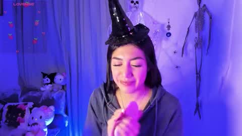 Snapshot of _strawberrycream chatting on 21, 10, 2025 Angela online show from 21, 10, 2025