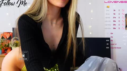 Snapshot of _sweetcams_ chatting on 14, 12, 2024 Dasha  online show from 14, 12, 2024