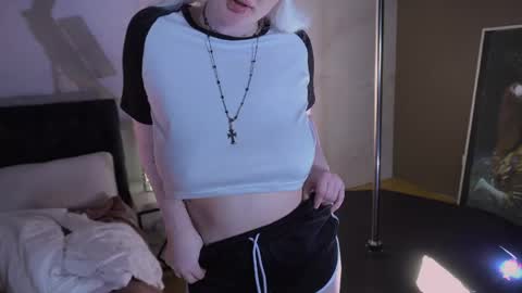 Snapshot of _that_witch_ chatting on 11, 4, 2026 MIRA online show from 11, 4, 2026
