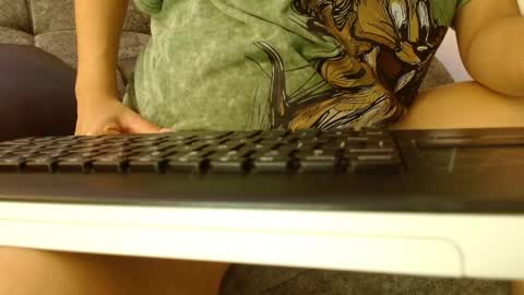 Snapshot of _tinyrousse_ chatting on 1, 5, 2026 Rousse online show from 1, 5, 2026