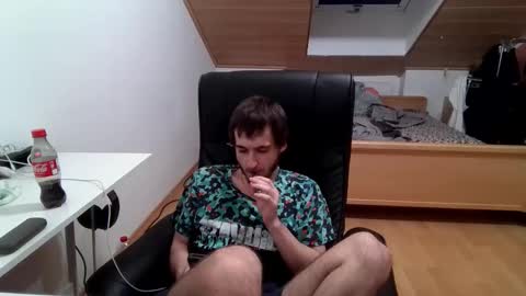 Snapshot of _v_l_a_d_ chatting on 5, 12, 2025 Vlad online show from 5, 12, 2025