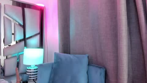 Snapshot of _valeria_saenz_ chatting on 11, 4, 2026 _valeria_saenz_ online show from 11, 4, 2026