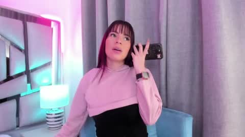 Snapshot of _valeria_saenz_ chatting on 8, 6, 2026 _valeria_saenz_ online show from 8, 6, 2026