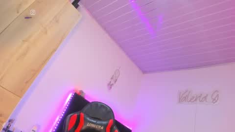 Snapshot of _valeriaa chatting on 10, 1, 2025 online show from 10, 1, 2025