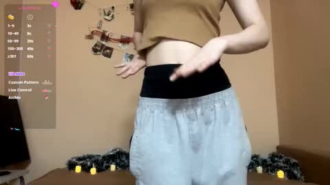 Snapshot of _velvetvibe_ chatting on 18, 12, 2025 Mia online show from 18, 12, 2025