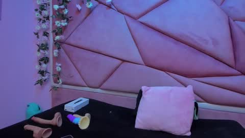 Snapshot of _victoriaboobs chatting on 5, 11, 2025 _victoriaboobs online show from 5, 11, 2025