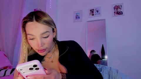 Snapshot of _viioletweekend_ chatting on 10, 1, 2026 online show from 10, 1, 2026