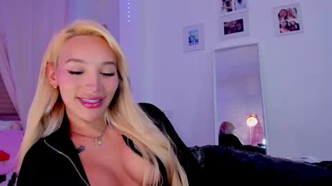 Snapshot of _viioletweekend_ chatting on 31, 1, 2026 online show from 31, 1, 2026