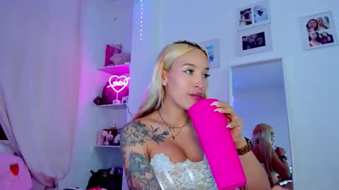 Snapshot of _viioletweekend_ chatting on 12, 2, 2026 online show from 12, 2, 2026