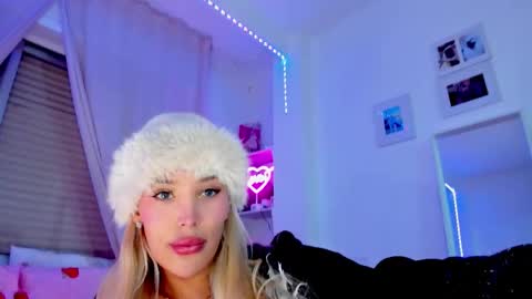 Snapshot of _viioletweekend_ chatting on 14, 2, 2026 online show from 14, 2, 2026