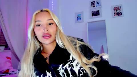 Snapshot of _viioletweekend_ chatting on 16, 2, 2026 online show from 16, 2, 2026