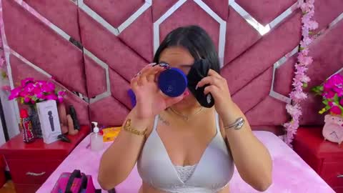 Snapshot of _violeta18_ chatting on 21, 10, 2025 _violeta18_ online show from 21, 10, 2025