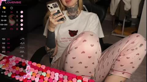 Snapshot of _viv1an_ chatting on 21, 4, 2026 Alis online show from 21, 4, 2026