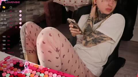 Snapshot of _viv1an_ chatting on 23, 4, 2026 Alis online show from 23, 4, 2026