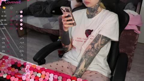 Snapshot of _viv1an_ chatting on 27, 4, 2026 Alis online show from 27, 4, 2026