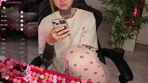 Snapshot of _viv1an_ chatting on 3, 5, 2026 Alis online show from 3, 5, 2026